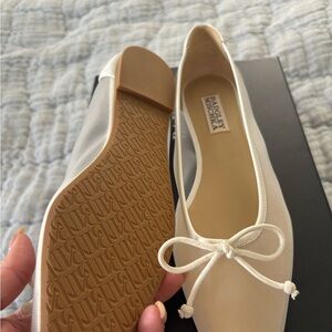 Badgley Mischka White Slippers